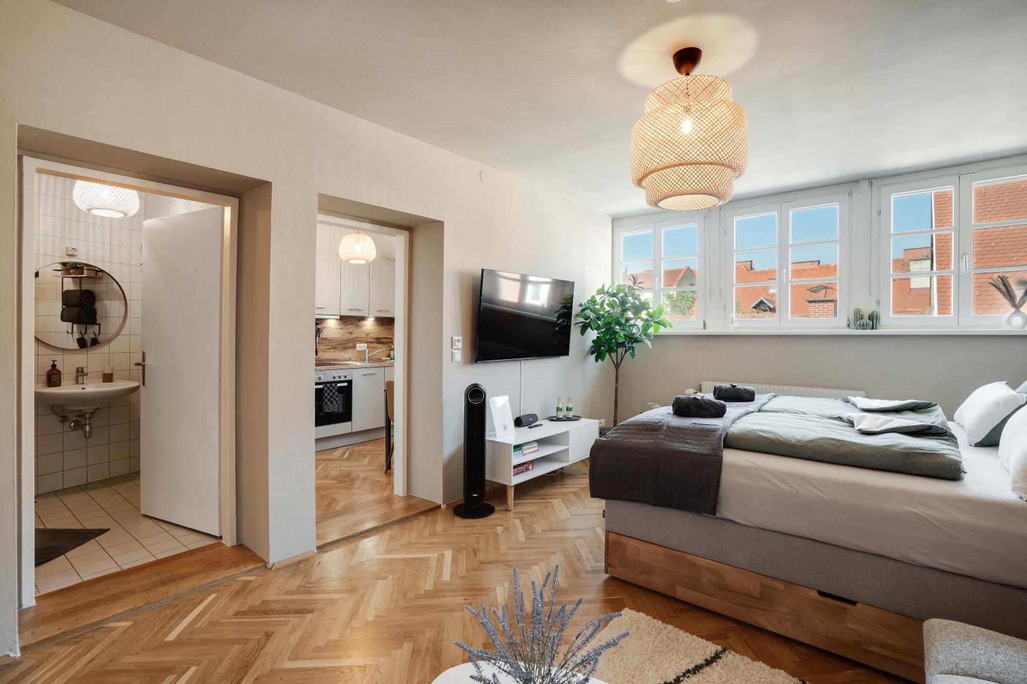 Boho Design Studio - Historic City Center With Free Parking & Aircon By Hero Homes Γκρατς Εξωτερικό φωτογραφία
